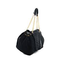 Les sacs épaule : l’accessoire indispensable pour un style pratique et tendance