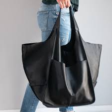 Le sac cabas en cuir, l’accessoire indispensable de la femme moderne