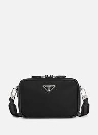 Élégance Masculine : La Sacoche Prada pour Homme
