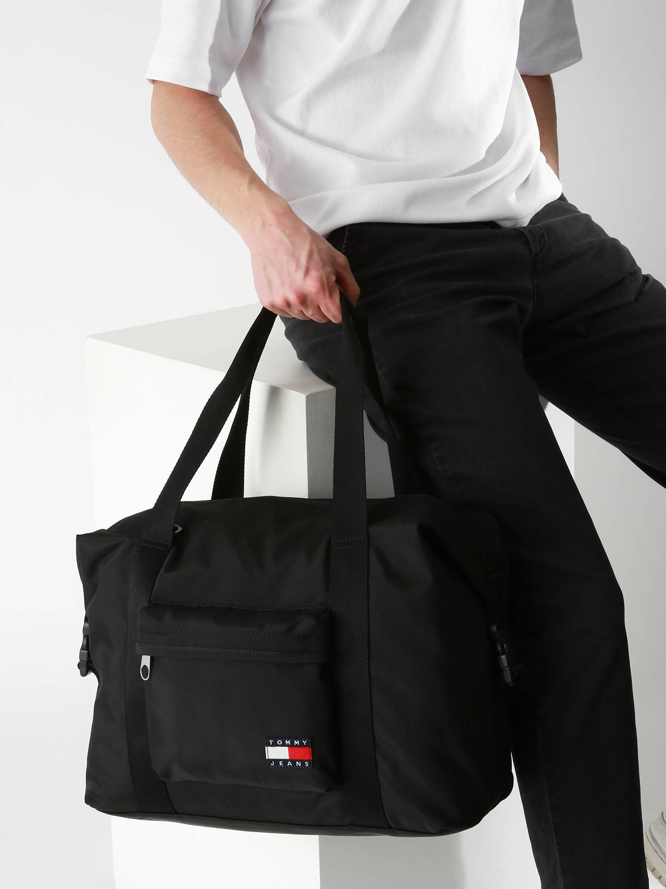 Sacoche Homme Tommy Hilfiger : L&rsquo;Élégance Urbaine Redéfinie