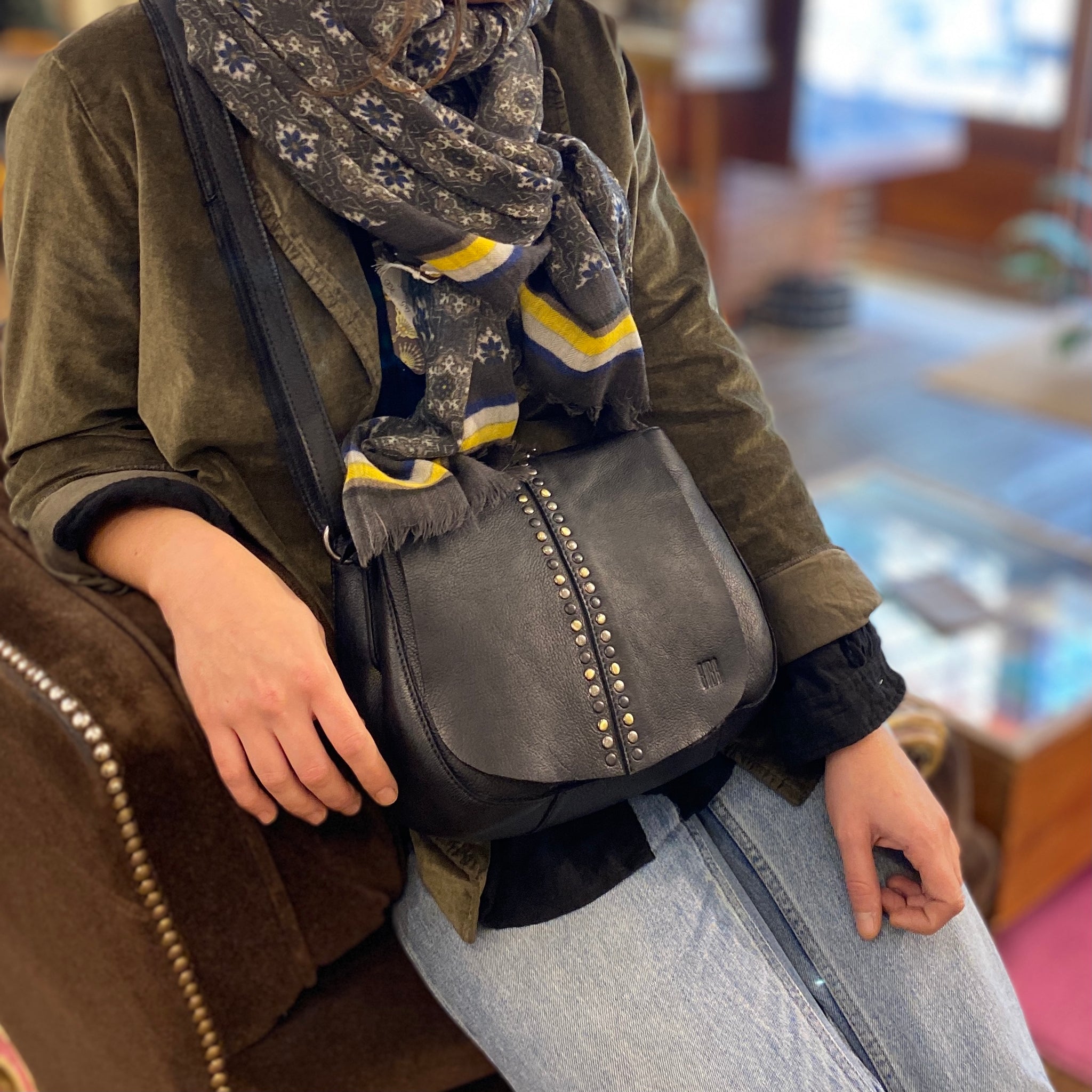 Le Chic Intemporel : Sac à Main Cuir Noir pour Femme