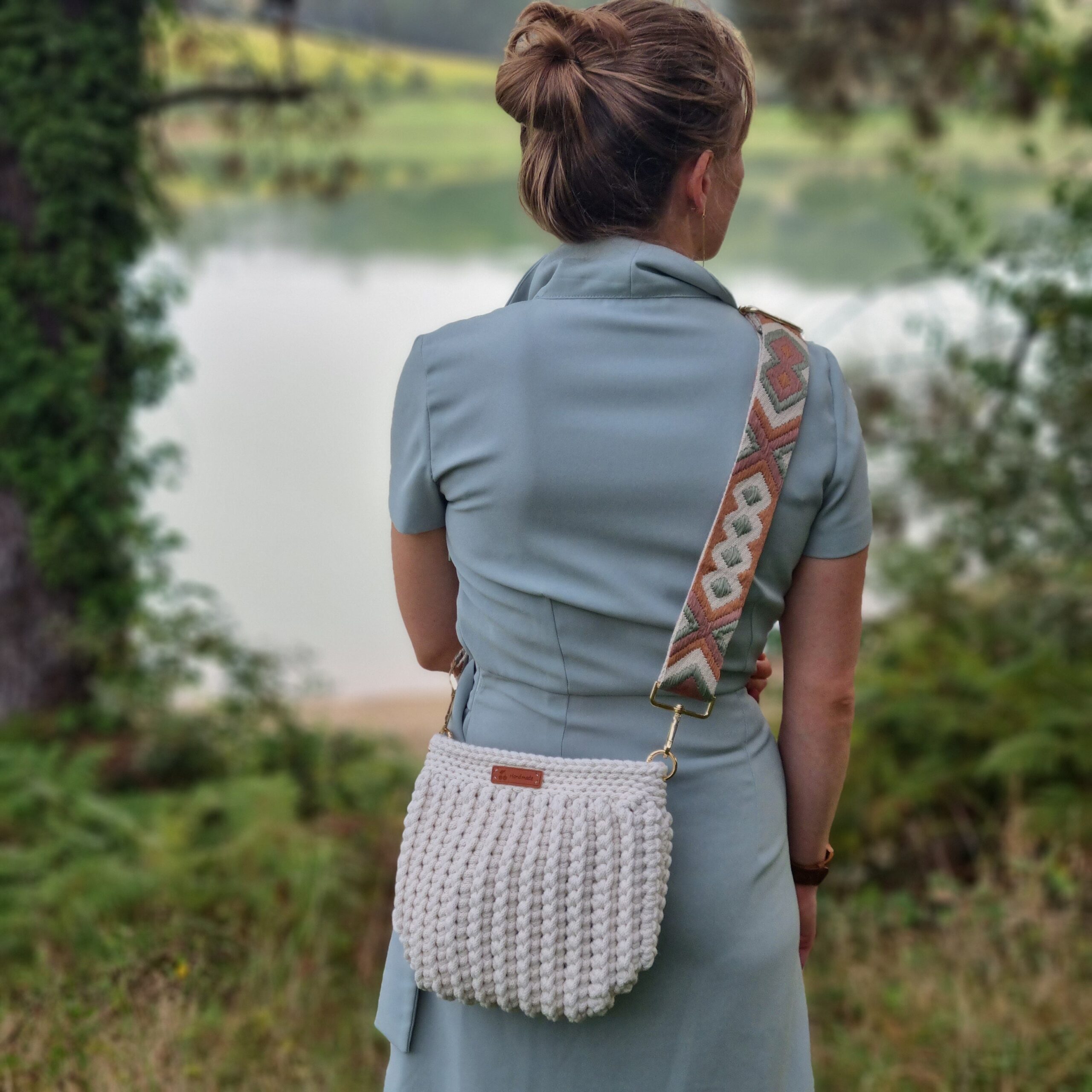Personnalisez Votre Sac à Main avec Style : Le Crochet pour une Touche Unique