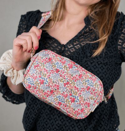 La Pochette en Tissu : l&rsquo;Accessoire Indispensable pour Votre Sac à Main