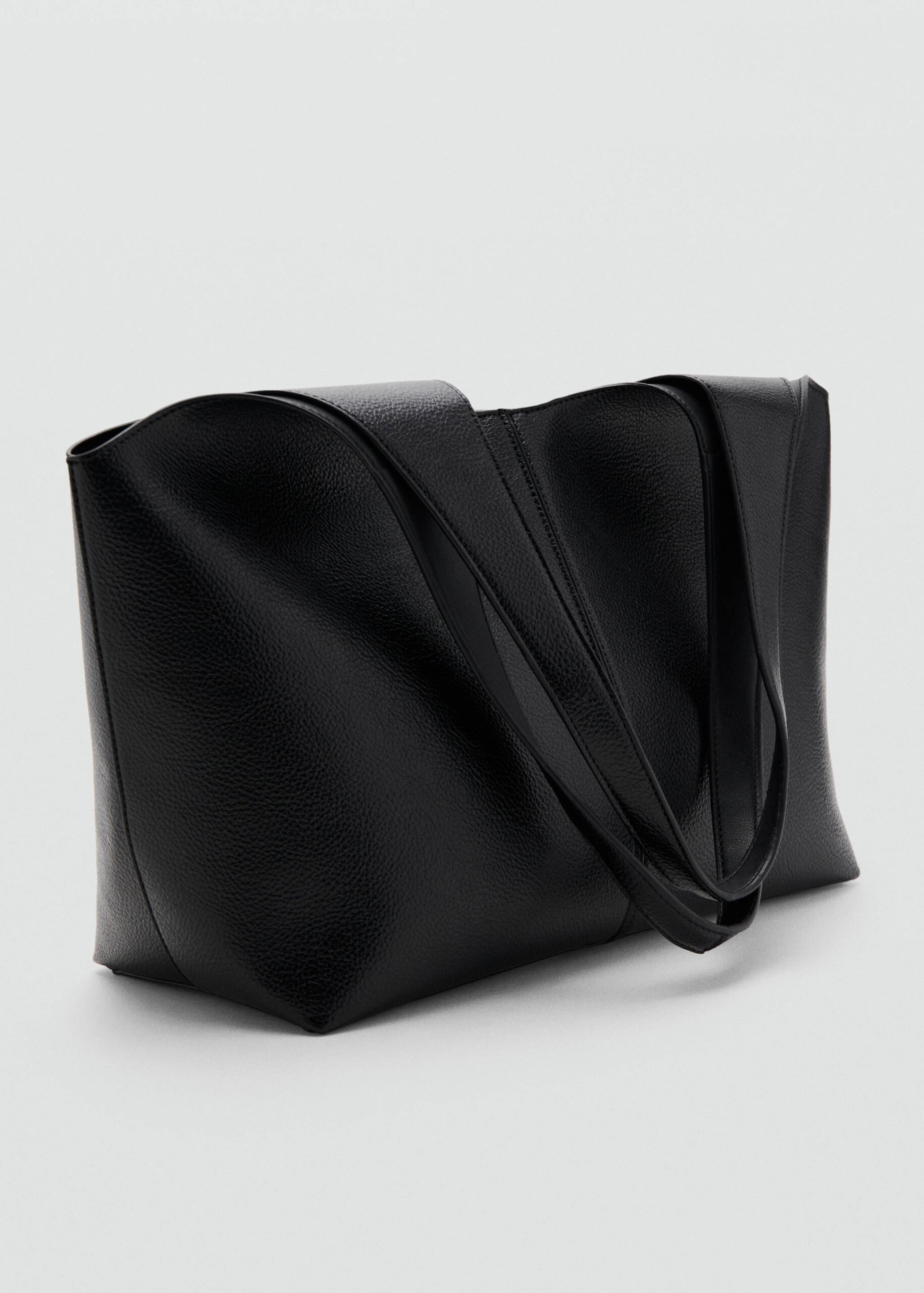 Grand sac noir : l’allié élégant et pratique du quotidien